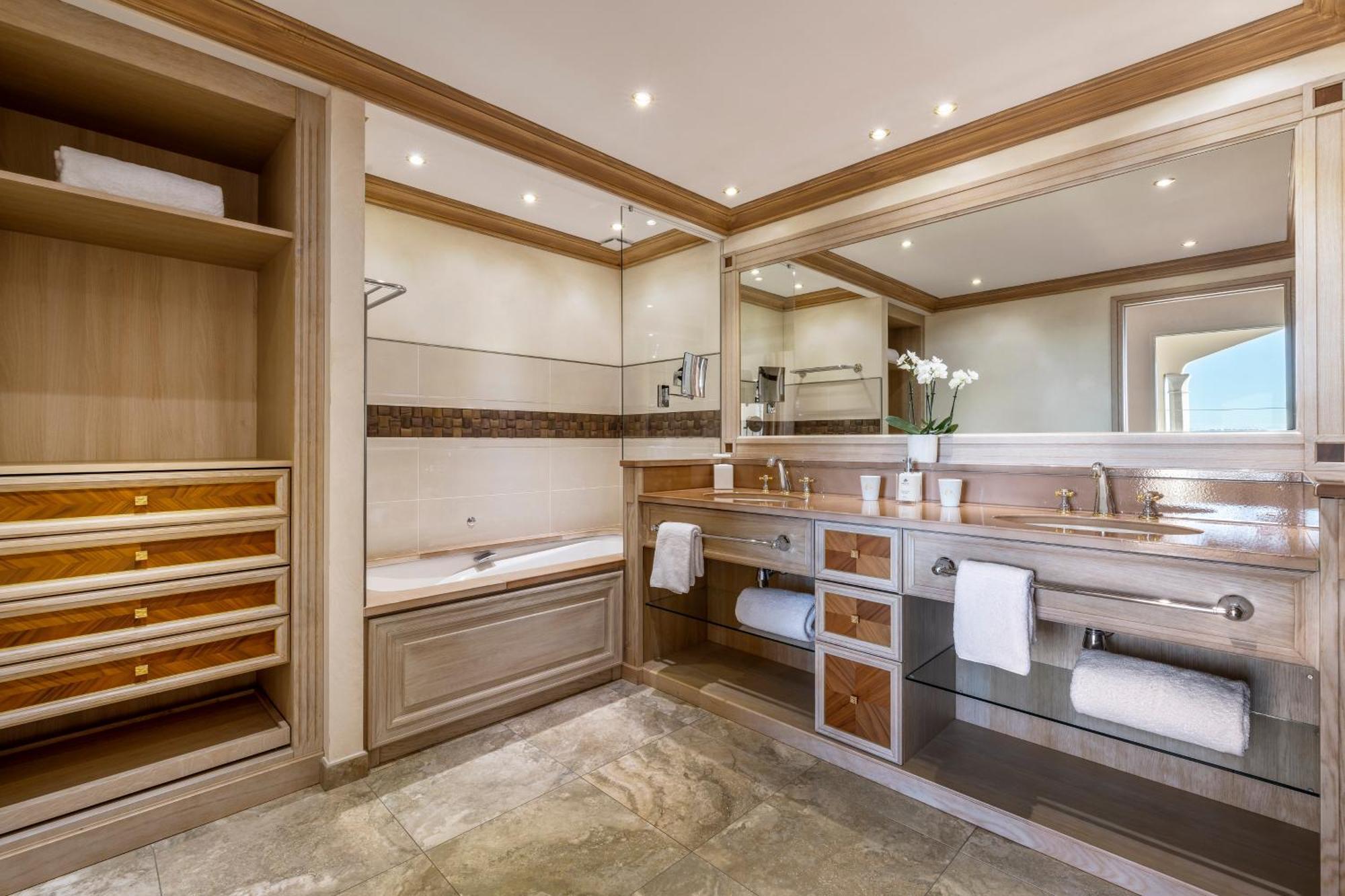 Suite Lit King-Size - Vue sur Mer